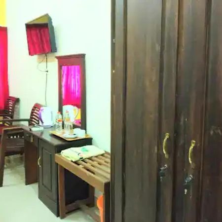 Reddoorz At Hotel Nuansa Ngawi Exterior foto