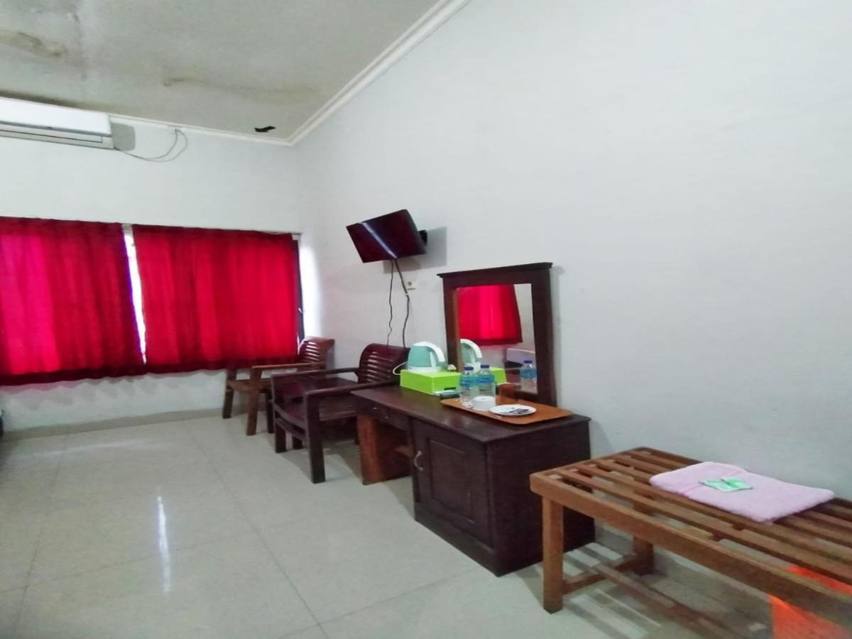 Reddoorz At Hotel Nuansa Ngawi Exterior foto