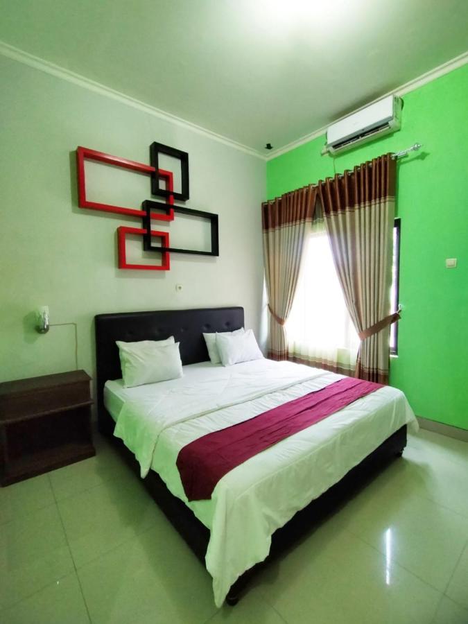 Reddoorz At Hotel Nuansa Ngawi Exterior foto