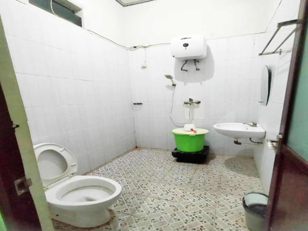 Reddoorz At Hotel Nuansa Ngawi Exterior foto